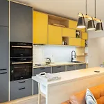 Winter Haven Modern Retreat In Apartamento Bratislava