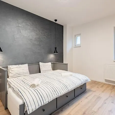 Winter Haven Modern Retreat In 公寓 布拉迪斯拉发