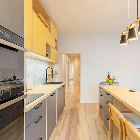 Winter Haven Modern Retreat In 公寓