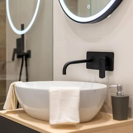 Winter Haven Modern Retreat In *