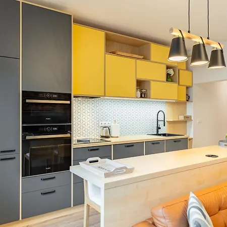 Winter Haven Modern Retreat In Bratislava