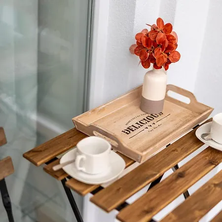 Winter Haven Modern Retreat In Apartmán Bratislava