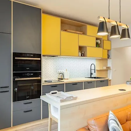 Winter Haven Modern Retreat In Apartmán Bratislava